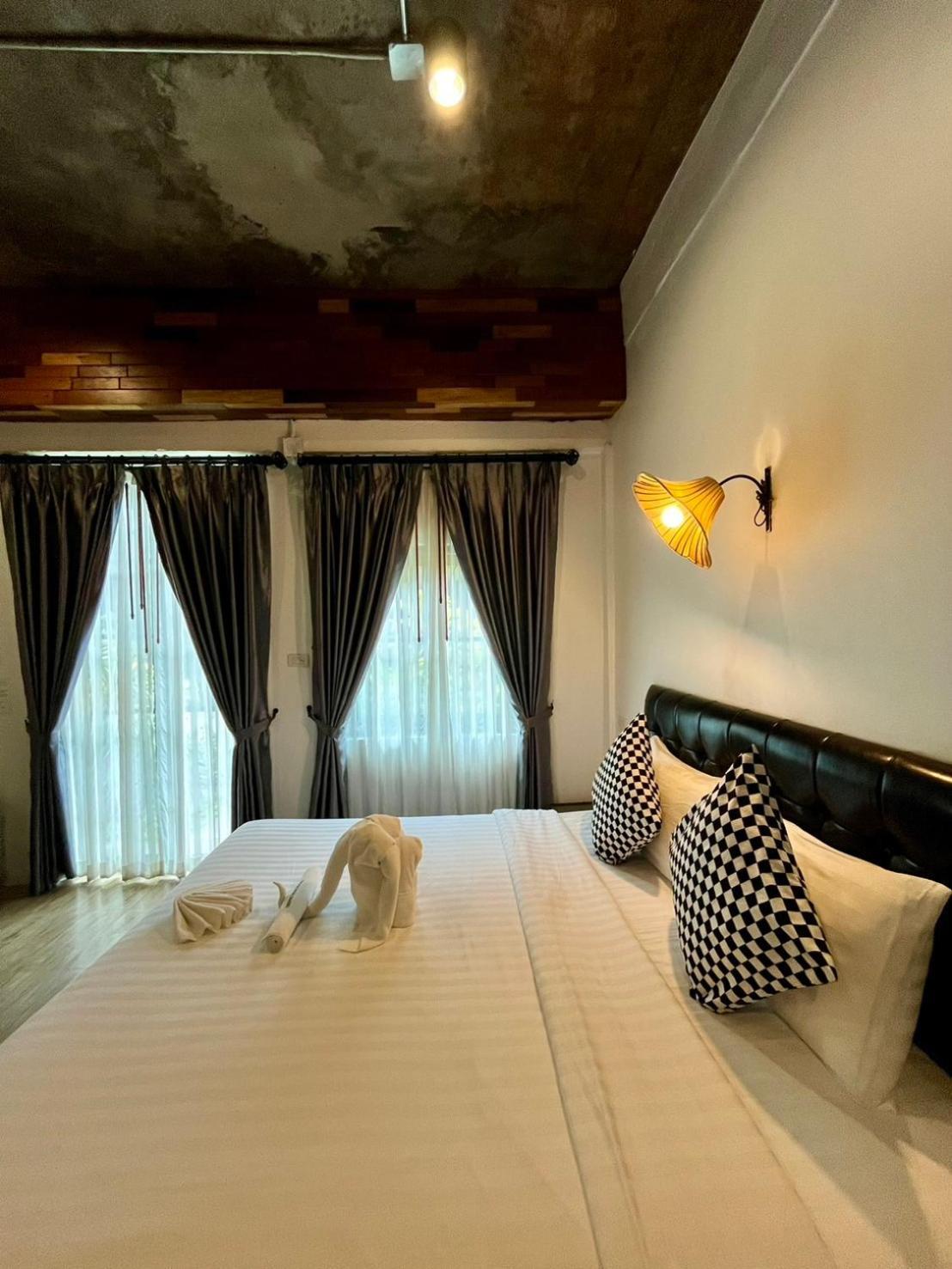 The Warehouse Chiang Mai Hotel Екстериор снимка